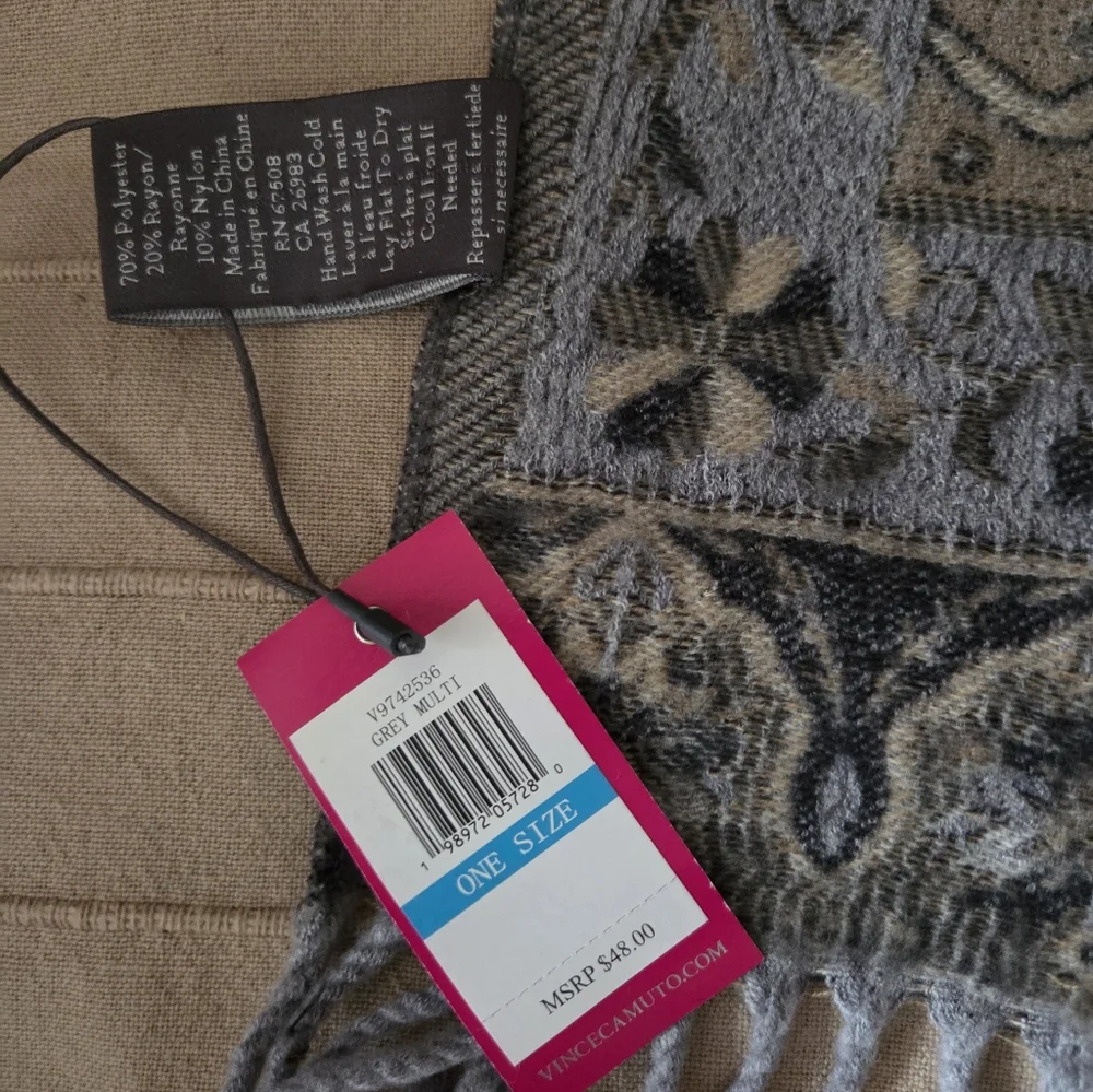 NWT WOMENS VINCE CAMUTO SUPER SOFT GREY PAISLEY SHOULDER WRAP/SCARF 68 X 26 in